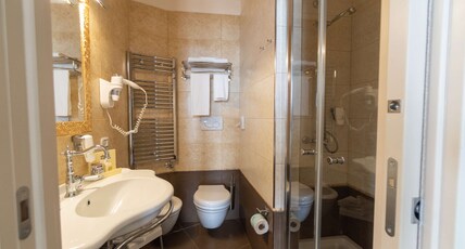 Best Western Plus Hotel Perla Del Porto Room Type - 1 Queen Bed, Junior Suite, Sofabed, Sea View, Living Room, Free Sky-Tv Best Western Plus Hotel Perla Del Porto Room Type - 1 Queen Bed, Junior Suite, Sofabed, Sea View, Living Room, Free Sky-Tv