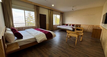 Hotel Cedar Wave Room Type - Family 3 King Size Bed Room