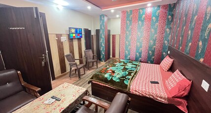 SAKSHAM GUESTS HOUSE Room Type - Deluxe