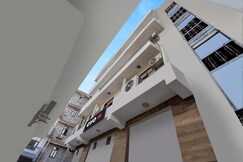 Super Hotel O Silver Key KD plaza Near Saket Metro station