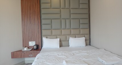 Hotel Dreamland,Mandarmani Room Type - Deluxe Room (Ground Floor)