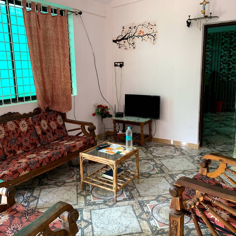 Backstreet House 1 BHK with Balcony near Ashvem Beach - Tap to explore photos