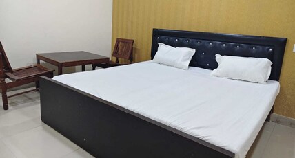Hotel O Jhandi Palace Room Type - Classic