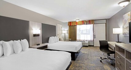 Best Western Plus Weston Inn Room Type - 2 Queen Beds, Non-Smoking, Sofabed, Work Desk, Dining Table, Microwave And Refrigerator, Wi-Fi, Full Best Western Plus Weston Inn Room Type - 2 Queen Beds, Non-Smoking, Sofabed, Work Desk, Dining Table, Microwave And Refrigerator, Wi-Fi, Full