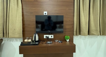 Hotel Vedant Inn Room Type - DELUXE TRIPLE AC