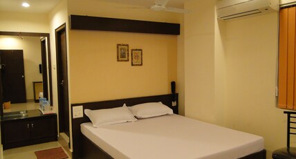 Athidi Inn Room Type - Brown Wood Room
