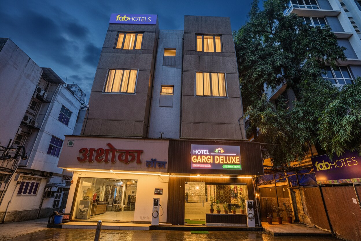 FabHotel Gargi Deluxe - Nr. Raja Dinekar Musuem - Tap to explore photos