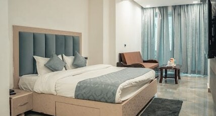 Jade lakefront Room Type - The Lake Room