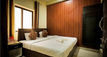 Moksh Ganga Room Type - Superior Double Room - A/C