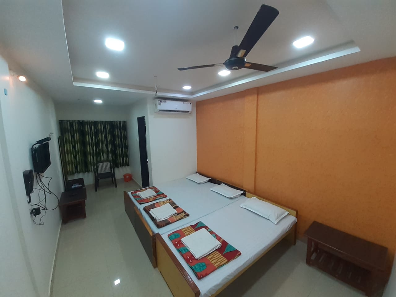 SHREE ATITHI EXECUTIVE - Tap to explore photos