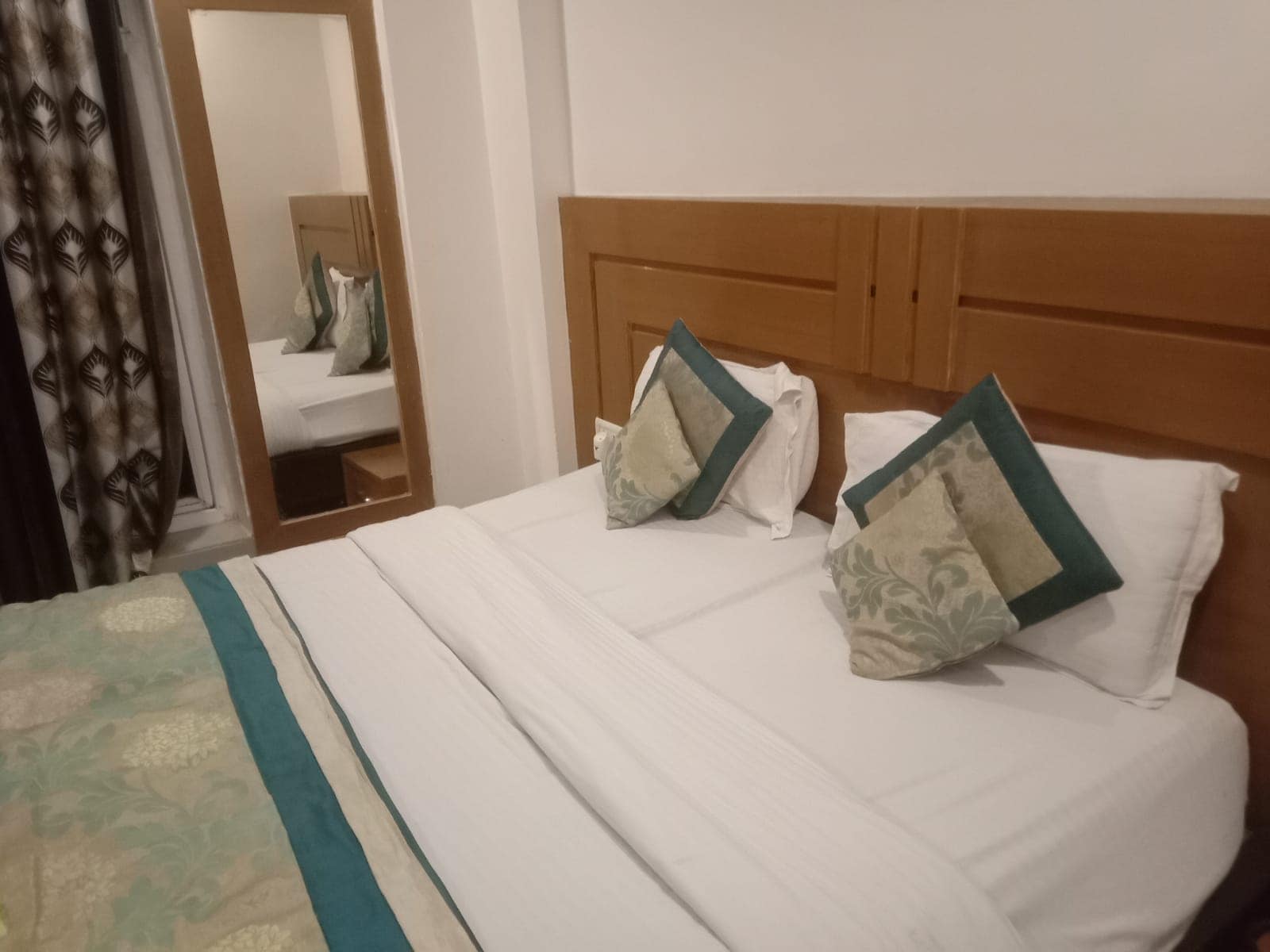 Hotel O Home Flourish By Stay In Near Iskcon Temple Noida - Tap to explore photos