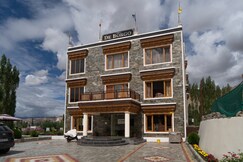 DE BORGO HOTEL
