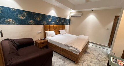 Hotel Raj Regency Room Type - Family Room with Sofa