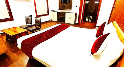 Hotel Laxmi Villa Room Type - PREMIUM ROOM