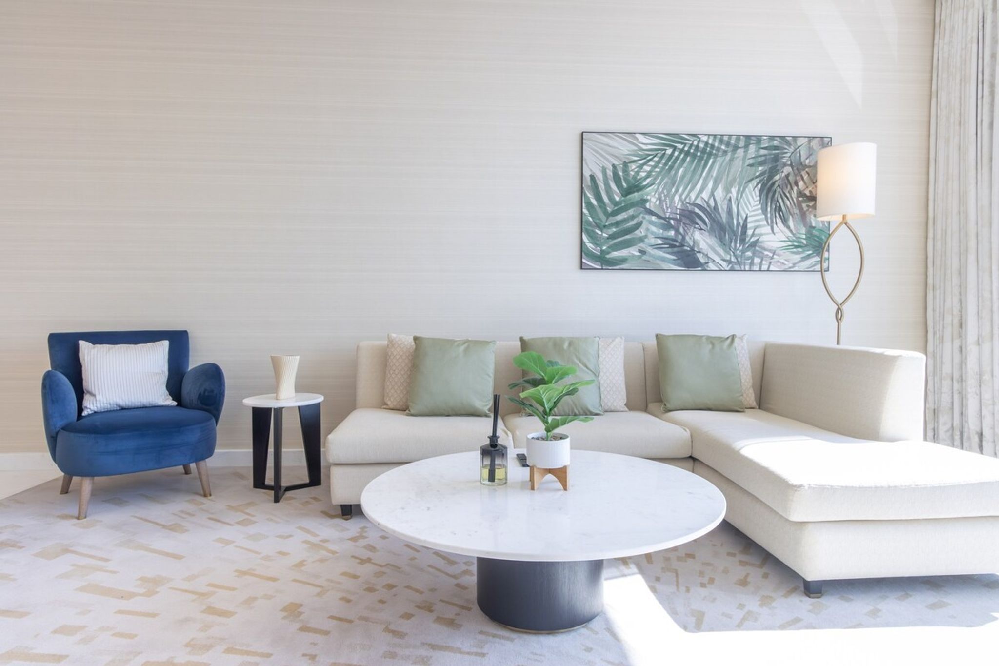 ELIVAAS Curated Luxury 1BR on Palm Jumeirah | Pool Access & Be - Tap to explore photos