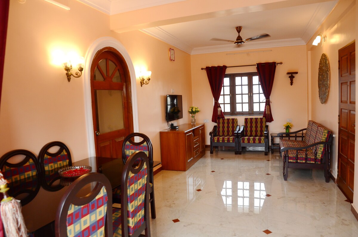 Vista Bellaire 2BHK AC apt in Dona Paul - Tap to explore photos