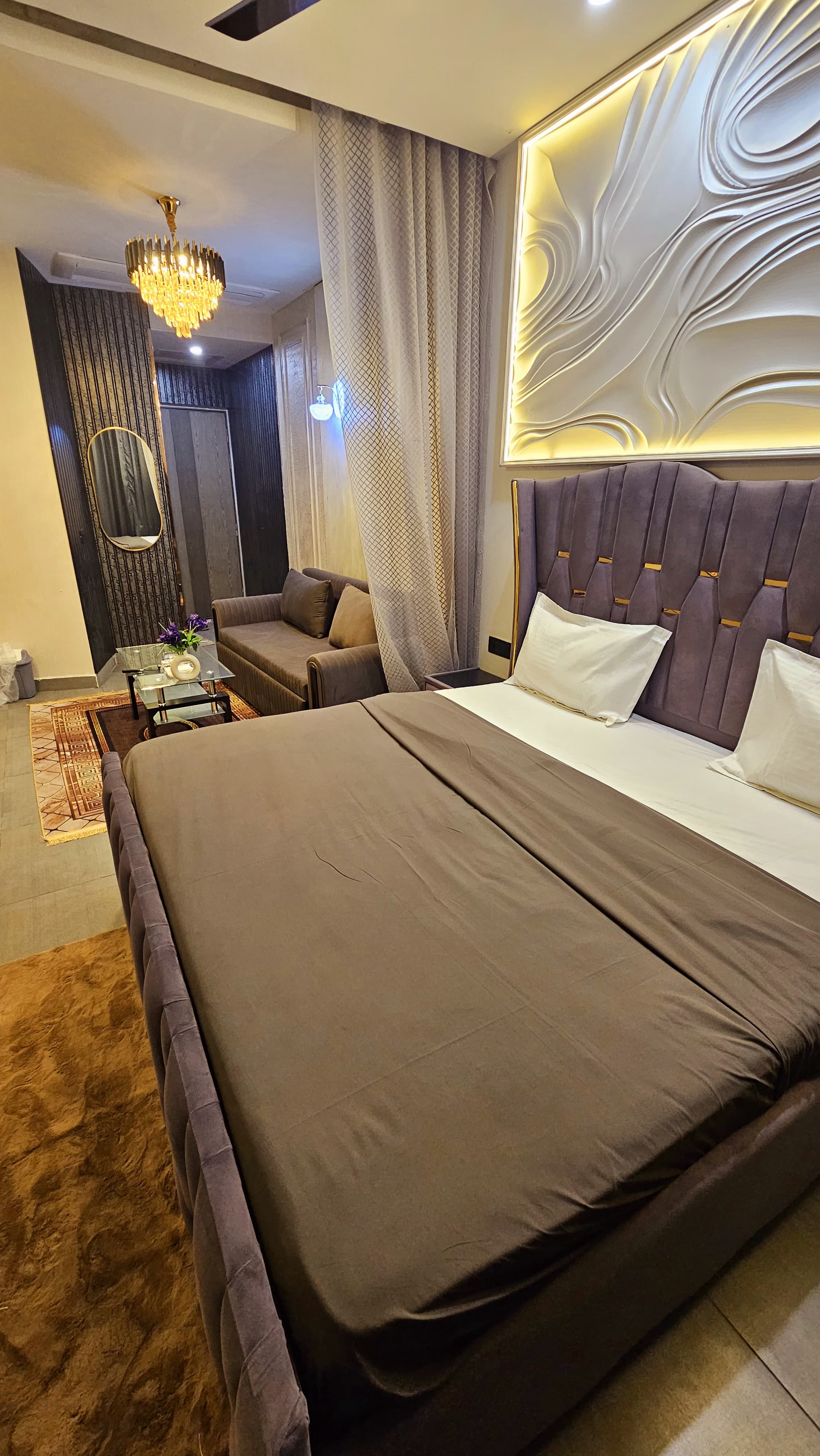 Infinity luxe Suite   40th floor - Tap to explore photos