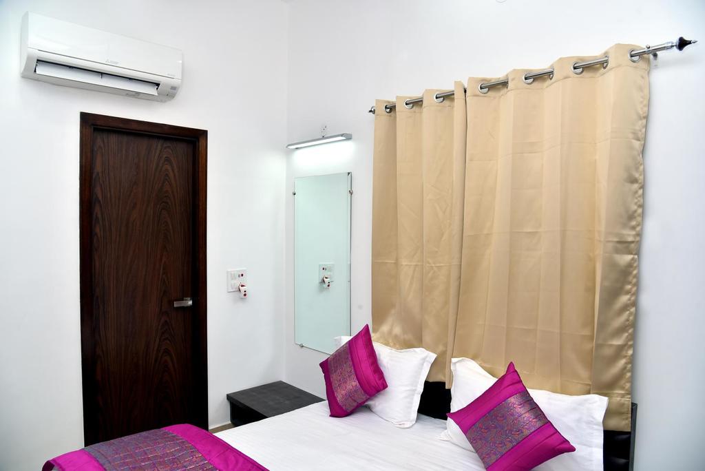 Hotel Amardeep - Tap to explore photos