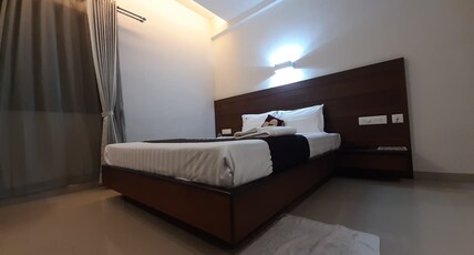 Nalanda Inn Room Type - Deluxe AC