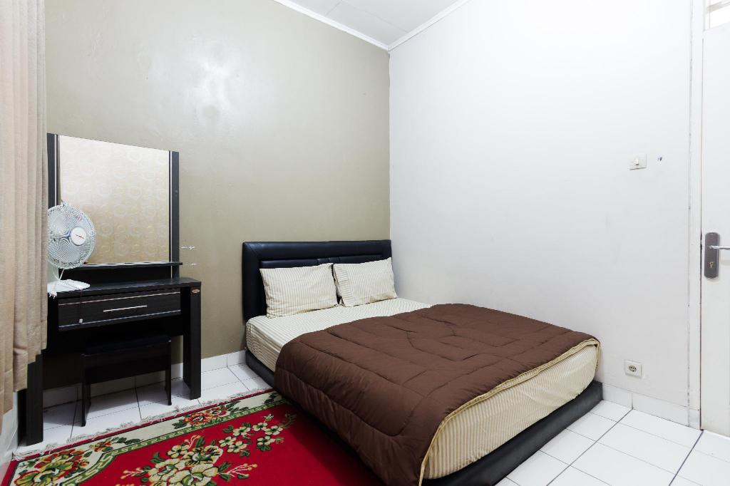 Pele Backpacker Guest House - Tap to explore photos