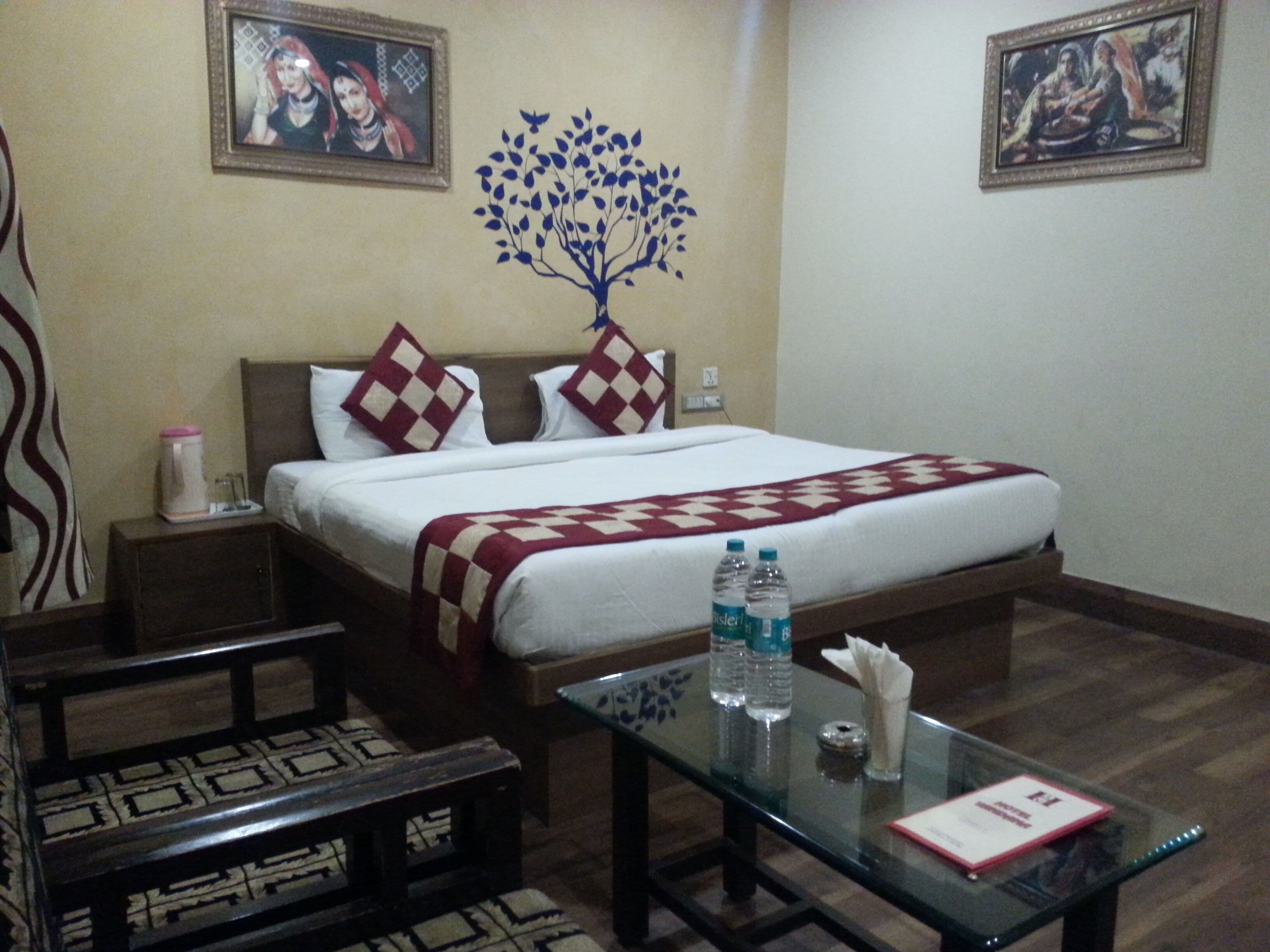 Hotel Vandana - Tap to explore photos