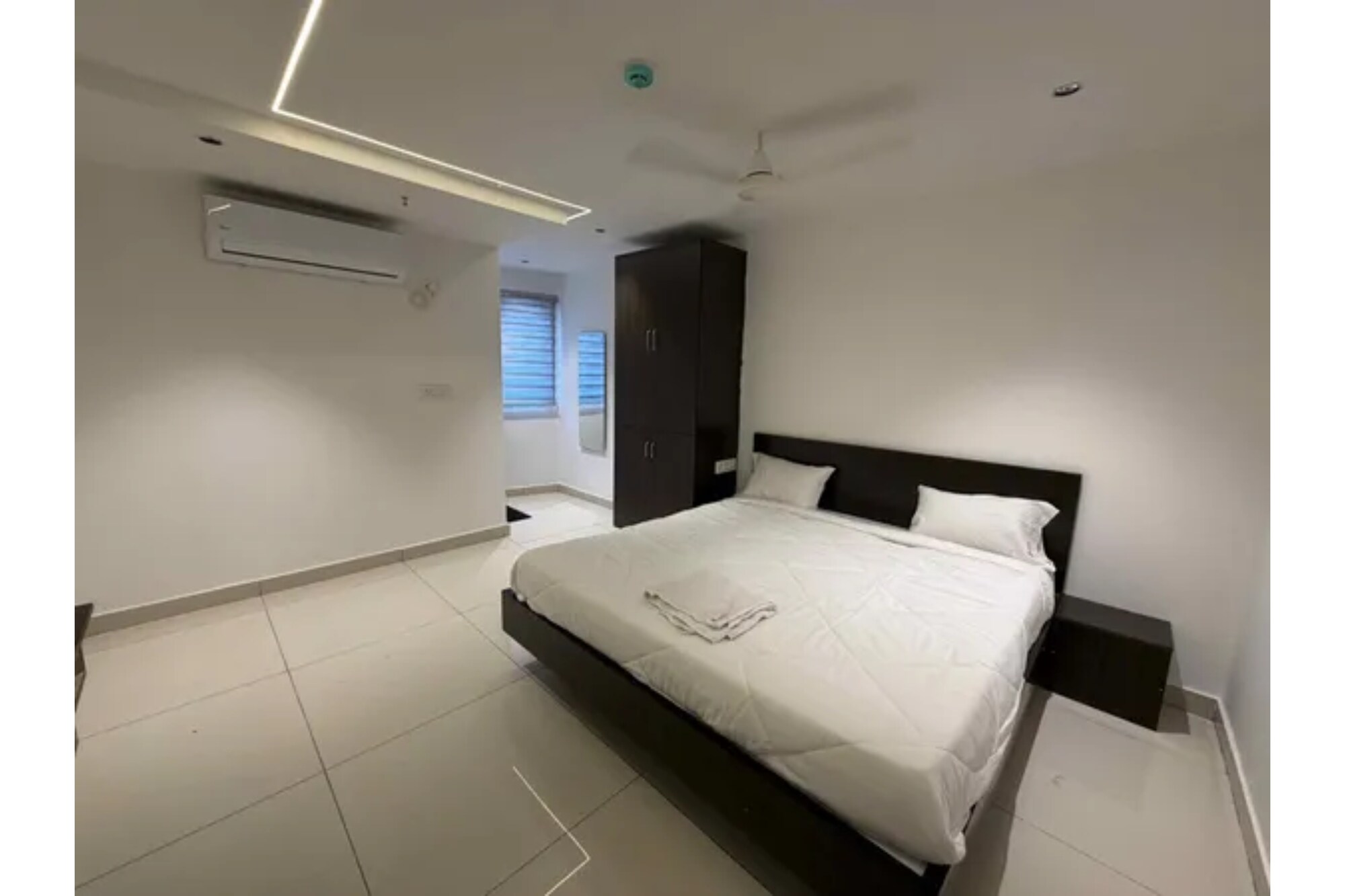 FabHotel Aishwarya Inn Hanamkonda - Tap to explore photos