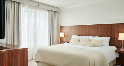 InterContinental SUITES HOTEL CLEVELAND Room Type - 1 King Classic Top Floor