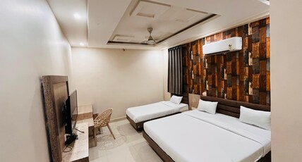 Hotel Shiv Mahima Room Type - Deluxe Triple Room