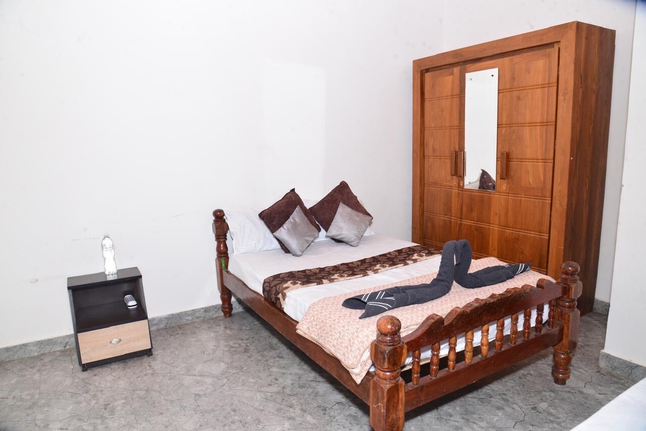 Moms Farm Stay - Tap to explore photos