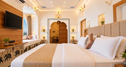 Amoraya - A Lake View Heritage Haveli (Old City Udaipur) Room Type - Lake View Maharani Suite