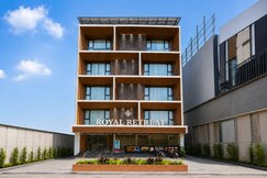 HOTEL ROYAL RETREAT