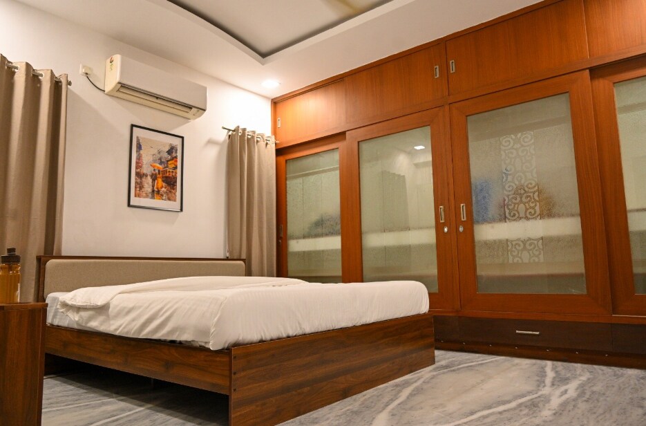 Avanse Millora Arrow Lake View Service Apartment, Somajiguda - Tap to explore photos