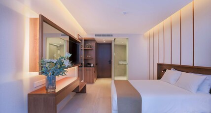 Radisson Beach Resort Larnaca Room Type - Premium Garden Room - Swim Up