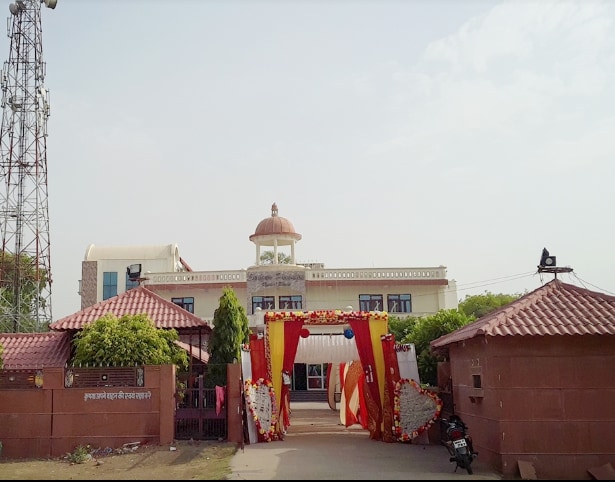 Hotel Sengar Paradise - Tap to explore photos