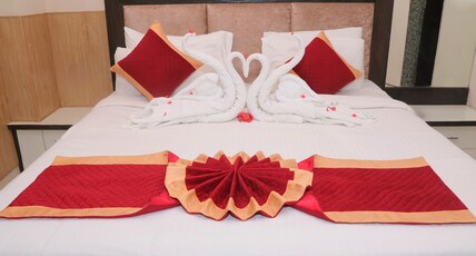 Hotel Shri Radha Nikunj Vrindavan Room Type - Family Suite (Six Persons) Hotel Shri Radha Nikunj Vrindavan Room Type - Family Suite (Six Persons)