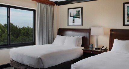 DoubleTree Suites by Hilton Bentonville Room Type - 2 QUEEN DELUXE SUITE