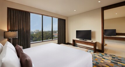 Novotel Kochi Infopark Room Type - Deluxe Suite With Bathtub & Seating Area