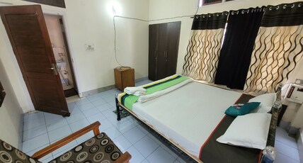 The Komfort Homestay Room Type - AC Double Bedded Room
