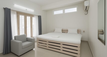 Urban Inn Rukminigaon Room Type - King Room with Balcony