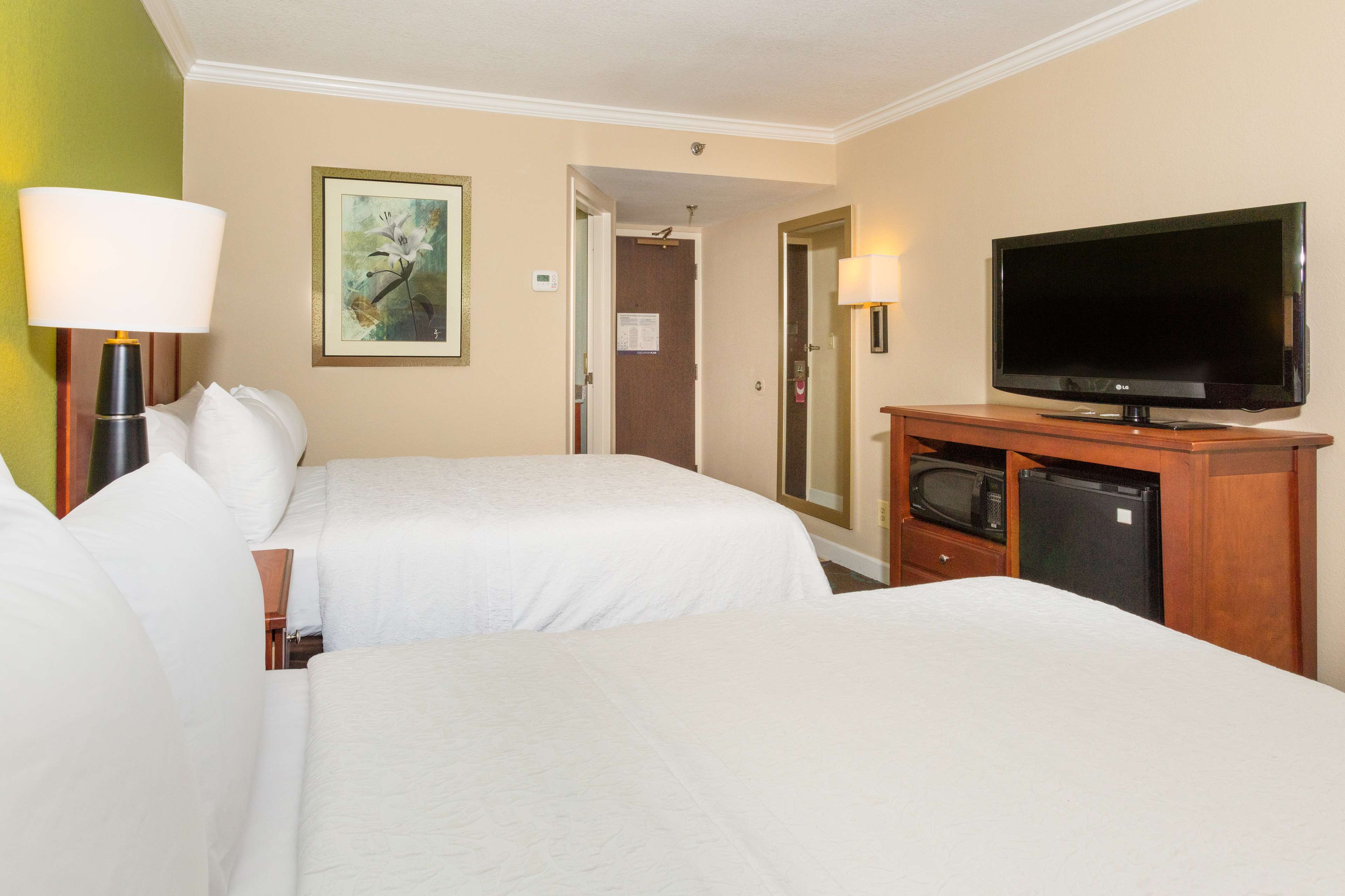 Hampton Inn Daytona Speedway - Tap to explore photos