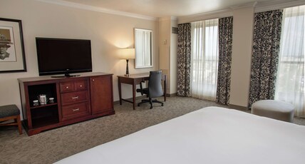 President Abraham Lincoln Springfield a DoubleTree by Hilton Room Type - BUSINESS CLASS -1 KING BED