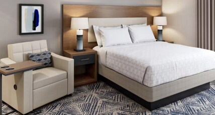 Candlewood Suites Champaign-Urbana University Area Room Type - 1 Queen Studio Ste Comm Mobil Access Tub