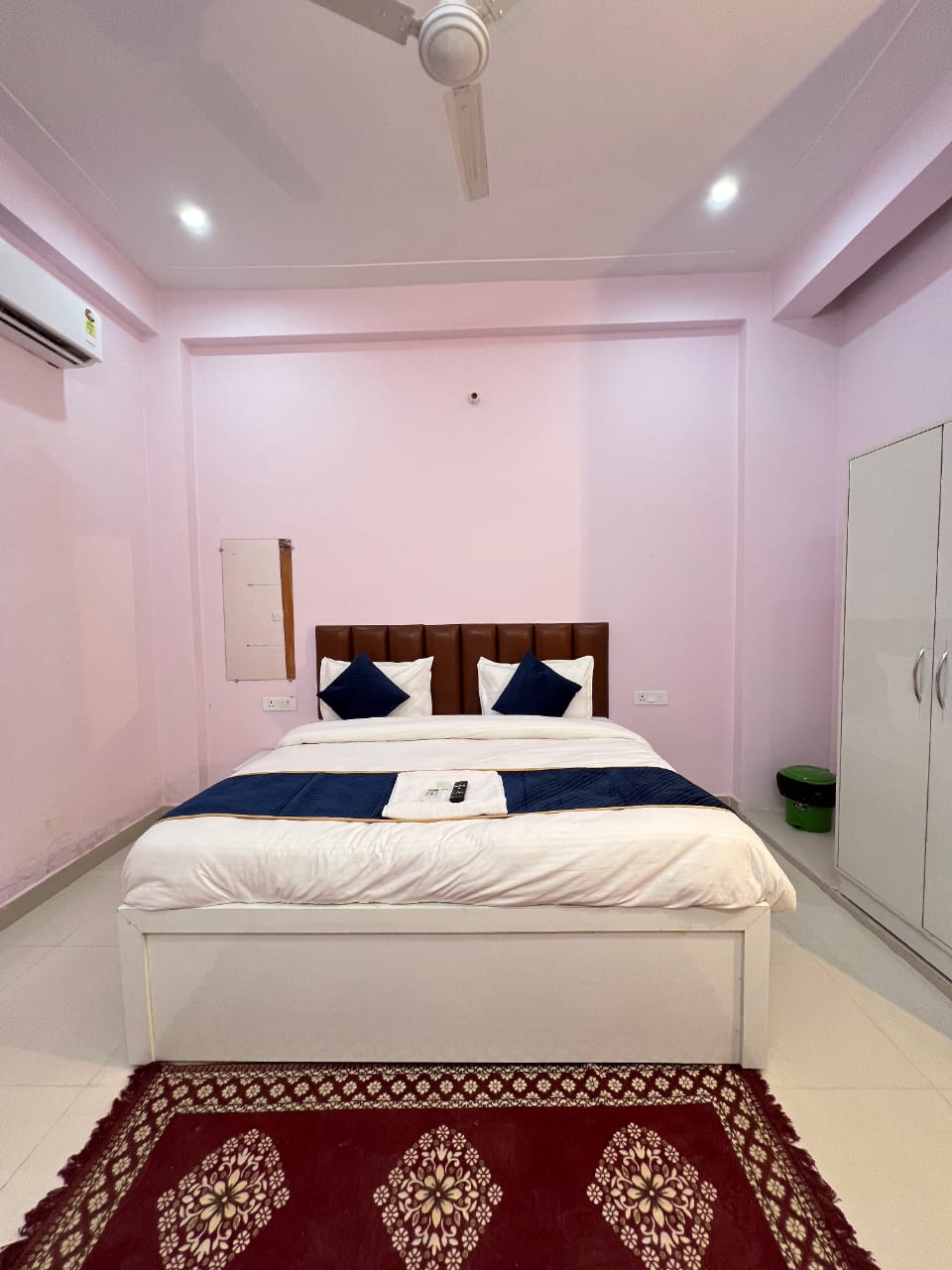 Vikrant Guest House - Tap to explore photos