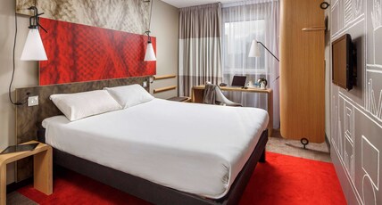 ibis Amsterdam Centre Room Type - Room with view and ibis double bed