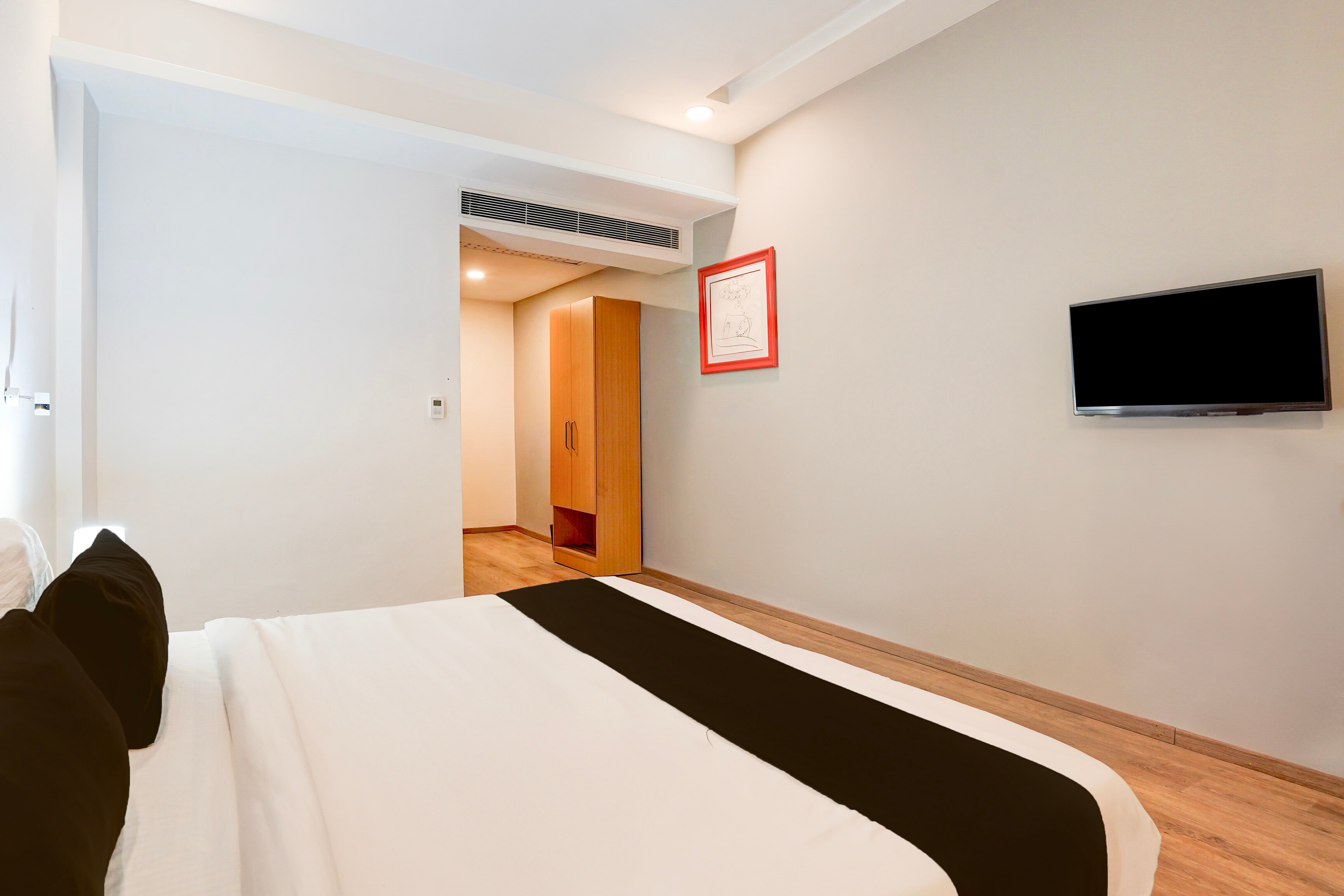 Super Townhouse Gomti Nagar Matiyari - Tap to explore photos