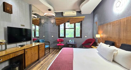 HOTEL ROYAL CASTLE GRAND ,C R PARK Room Type - Super Deluxe Room
