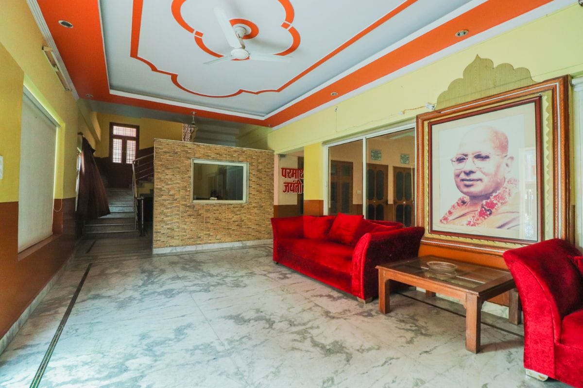 Parmarth Ashram - Tap to explore photos