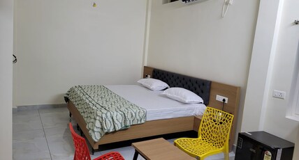 Hotel Deepak Retreat Room Type - Premium King Room