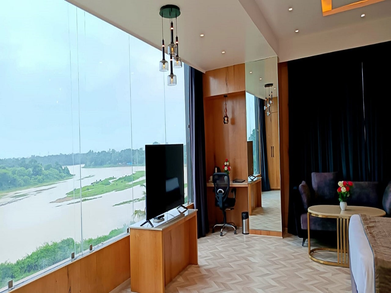Hotel Intercity International - Tap to explore photos