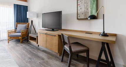 Hilton Garden Inn St. Pete Beach Room Type - 1 KING CRNR STE BAL GULFVW